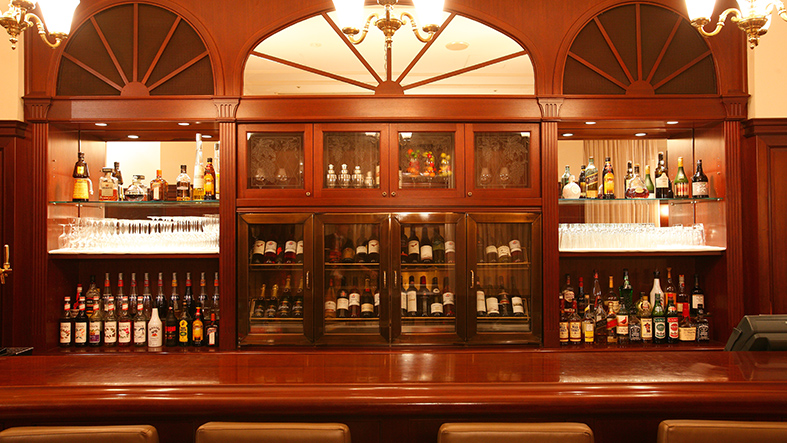 MAIN BAR SPINNAKER BAR