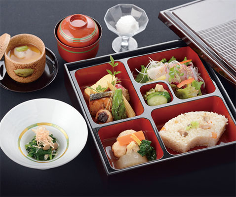 和食調理長が作り上げる、ホテルで味わう充実の松花堂弁当